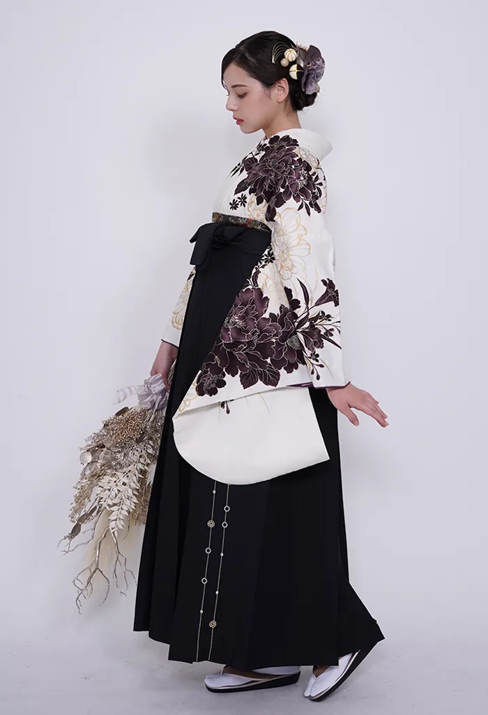 着物】白地に黒金大華+【袴】黒すだれ｜卒業式袴宅配ネットレンタルange