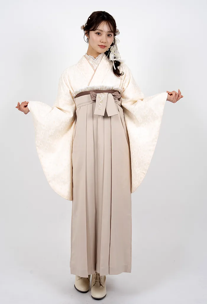 【着物】ﾋﾟｰﾁｶﾗｰﾚｰｽ+【袴】ﾎﾜｲﾄｸﾞﾚｰ紐ﾚｰｽ調ｻｸﾗ刺繍