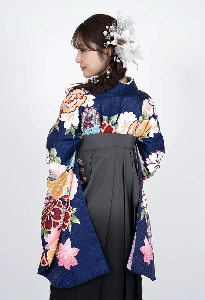 着物】紺地雪輪桜C+【袴】ｸﾞﾚｰﾎﾞｶｼ斜めｼｼｭｳ｜卒業式袴宅配ネット