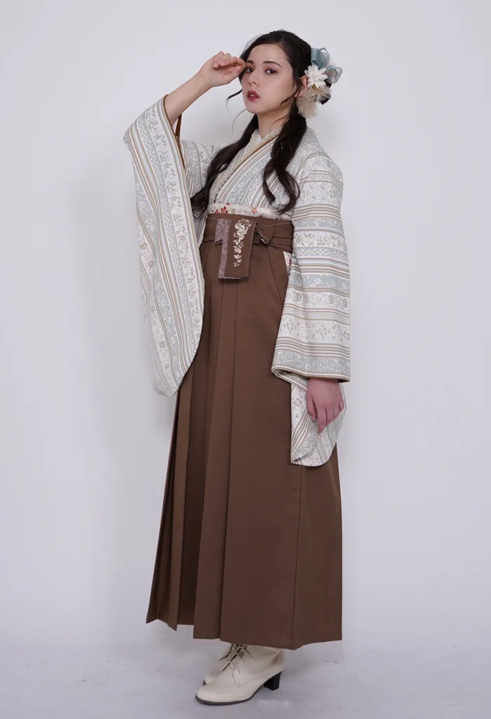 着物】縦蔦小花 from HANAE MORI+【袴】ﾁｬｲﾛ紐ﾚｰｽ調ｻｸﾗ刺繍｜卒業式袴