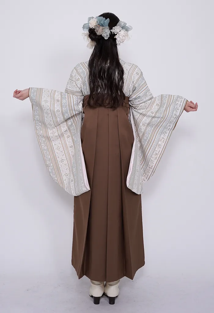 着物】縦蔦小花 from HANAE MORI+【袴】ﾁｬｲﾛ紐ﾚｰｽ調ｻｸﾗ刺繍｜卒業式袴