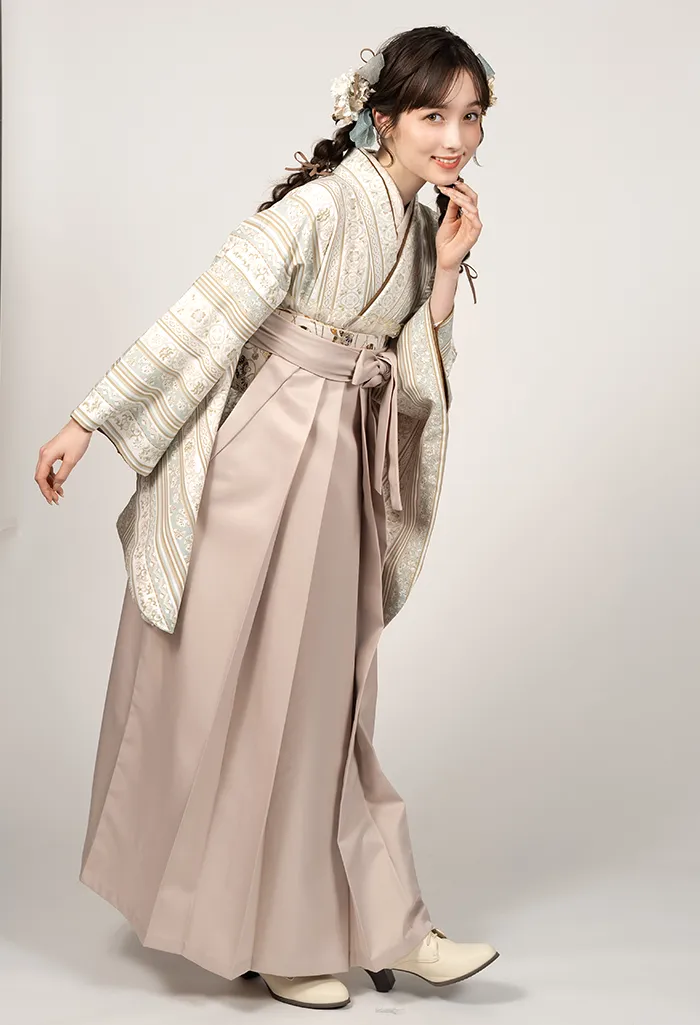 着物】縦蔦小花 from HANAE MORI+【袴】ｽﾓｰｷｰﾍﾞｰｼﾞｭ｜卒業式袴宅配